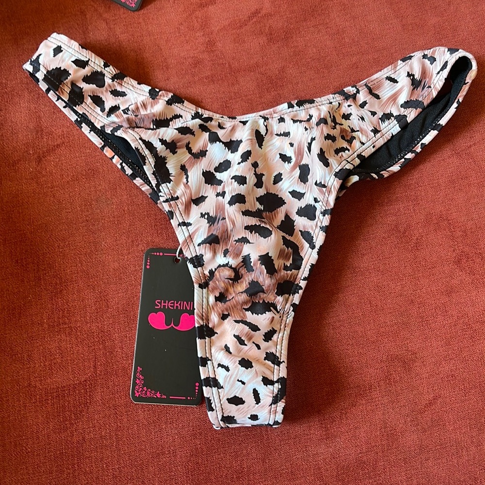 🏷BUY2GET1🏷 NWT thong swim Bottoms size small